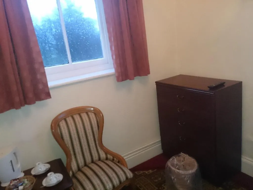 Oyo Rose & Crown Hotel